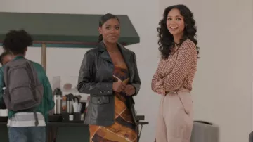 Pantalon cargo raffiné Babaton porté par Keisha McCalla (Greta Onieogou) vu dans All American: Homecoming (S02E07)