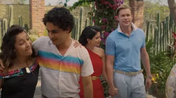 Polo Ralph Lauren Polo Custom Slim usado por Chad (Chord Overstreet) visto en Acapulco (S02E07)