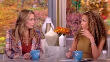 Smythe Patch Pocket Birkin Apricot Plaid Blazer porté par Alyssa Milano comme vu dans The View le 29 novembre 2022