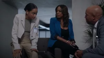 Zara Cropped Blaz­er worn by Elena Flores (Michelle Nuñez) as seen in The Rookie: Feds (S01E09)