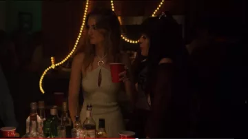 Jonathan Simkhai Tabitha Minivestido de punto acanalado usado por Lucy Albright (Grace Van Patten) como se ve en Tell Me Lies (S01E08)