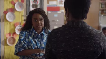 Zara Print­ed Ruf­fle Dress worn by Janine Teagues (Quinta Brunson) as seen in Abbott Elementary (S01E01)