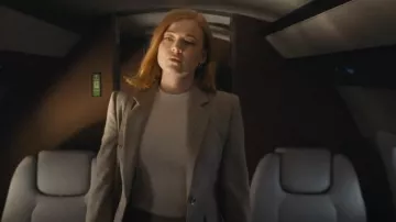 Giorgio Armani Tweed Mini Plaid One-Button Jacket usada por Shiv Roy (Sarah Snook) como se ve en Succession (S03E08)