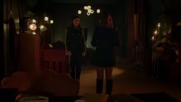 Uterque High Waist Leather TRousers worn by Lissa Dragomir (Daniela Nieves) as seen in Vampire Academy (S01E09)