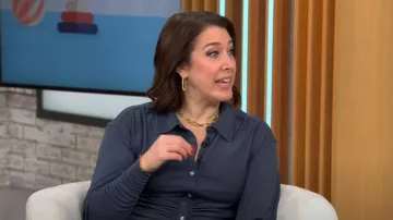 Cinq a Sept Arden Robe dans l’ombre portée par Sarah Gelman vue dans CBS Mornings le 30 novembre 2022