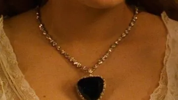 Collar en forma de corazón usado por Rose Dewitt Bukater (Kate Winslet) en el vestuario de la película Titanic