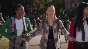 Iro AShville Veste en cuir portée par Whitney Chase (Alyah Chanelle Scott) vue dans The Sex Lives of College Girls (S02E05)