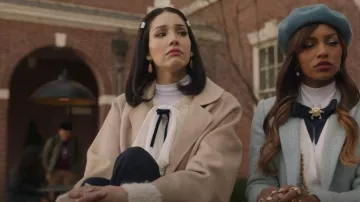 Manteau Loulou Studio à double poitrine porté par Luna La (Zión Moreno) vu dans Gossip Girl (S02E01)