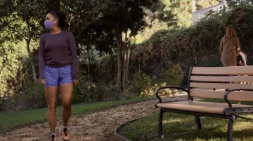 Top à manches longues Lululemon Athletica porté par Victoria Hughes (Barrett Doss) comme on le voit à la station 19 (S04E07)