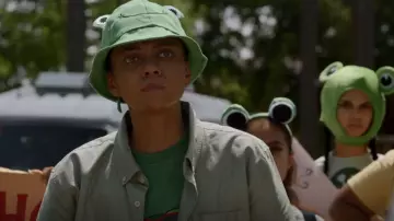 Walmart Frog Hat worn by Breanna Casey (Aleyse Shannon) as seen in Leverage: Redemption (S02E05)