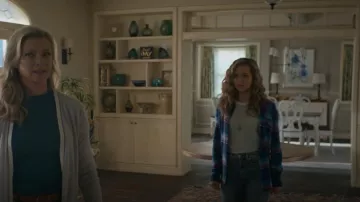 Camiseta corta de H&M usada por Courtney Whitmore (Brec Bassinger) como se ve en Stargirl de DC (S01E11)