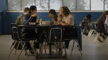 Nike Air Force 1 '07 USA Zapatillas usadas por Courtney Whitmore (Brec Bassinger) como se ve en Stargirl de DC (S02E02)