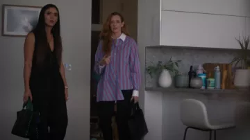3.1 Phillip Lim Draped Front Stripe Asymmetrical Shirt usada por Natalie 'Nat' Bailey (Stephanie Allynne) como se ve en The L Word: Generation Q (S03E03)