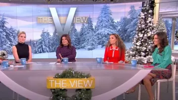 Veronica Beard Ari Floral Paisley Ruched Silk Blend Skirt usada por Alyssa Farah como se ve en The View el 5 de diciembre de 2022