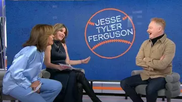 A.P.C. Joe Cotton-Corduroy Chemise portée par Jesse Tyler Ferguson comme on le voit dans Today with Hoda & Jenna on December 5, 2022