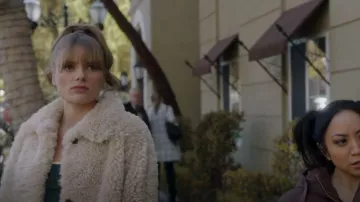 Vero Moda Elvira Teddy Jacket usada por Breena Slater (Michelle Pierce) como se ve en NCIS (S20E09)