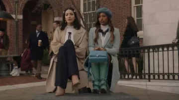 Manteau sur mesure Plaid Plaid Club Monaco porté par Monet de Haan (Savannah Lee Smith) vu dans Gossip Girl (S02E01)