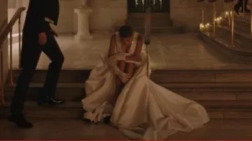 Giuseppe Zanotti Tarifa en blanc porté par Julien Calloway (Jordan Alexander) vu dans Gossip Girl (S02E01)