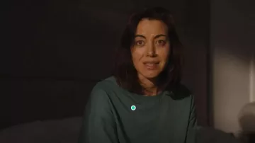 La camiseta verde usada por Harper Spiller (Aubrey Plaza) en la serie The White Lotus (Temporada 2 Episodio 6)