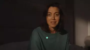 Le t-shirt vert porté par Harper Spiller (Aubrey Plaza) dans la série The White Lotus (Saison 2 Episode 6)