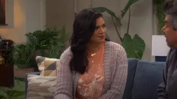 Jenzeanodesigns Vi­bras Boni­tas Tee worn by Mayan (Mayan Lopez) as seen in Lopez vs. Lopez (S01E04)