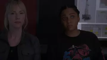 Dirty Coast The Rougarou Long Sleeve worn by Breanna Casey (Aleyse Shannon) as seen in Leverage: Redemption (S02E06)