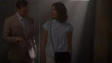 Crêpe de Chine en soie plissée Joie Top, porté par Sophie Devereaux (Gina Bellman) dans Leverage: Redemption (S02E06)