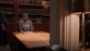 Foerever 21 Zip Ribbed Cardigan usado por Jocelyn (Lauren Spencer) como se ve en The Sex Lives of College Girls (S02E07)