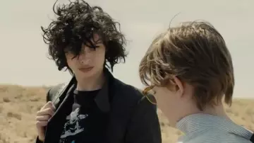 Chaqueta Blazer usada por Young Boris (Finn Wolfhard) como se ve en los trajes de la película The Goldfinch