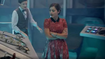Vaudeville & Burlesque chez Urban Outfitters Robe Fit and Flare portée par Clara (Jenna Coleman) comme on le voit dans Doctor Who (S07E10)