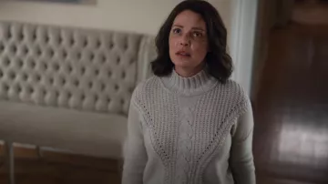 Autumn Cashmere Roll-Neck Cable Stitch Jumper worn by Tully Hart (Katherine Heigl) as seen in Firefly Lane (S02E08)