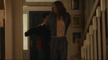 Chloé Printed Pussy Bow Silk Crepe Blouse portée par Gideon (Todd Almond) comme on le voit dans Gossip Girl (S02E03)