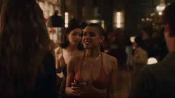 Robe culte Gaia Kisha portée par Julien Calloway (Jordan Alexander) vue dans Gossip Girl (S02E03)