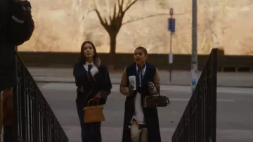 Robe pull en laine Monse Varsity portée par Julien Calloway (Jordan Alexander) vue dans Gossip Girl (S02E03)