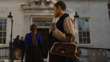 Sacoche Fendi Tri Color Leather and Shearling Rope Manche porté par Julien Calloway (Jordan Alexander) vu dans Gossip Girl (S02E03)