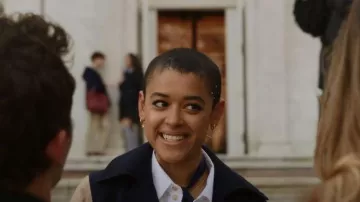 Maria Black Spring Bar huggie worn by Julien Calloway (Jordan Alexander) as seen in Gossip Girl (S02E03)