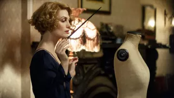 The vintage dress worn by Queenie (Alison Sudol) in the movie Fantastic Beasts