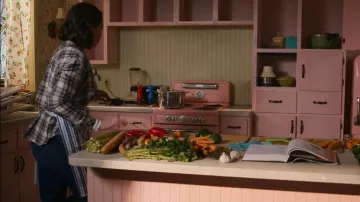Modern American So­ho Medi­um Vin­tage worn by Tully Hart (Katherine Heigl) as seen in Firefly Lane (S02E09)