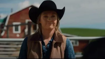 Woolrich Women's Dorrington Vest worn by Amy Fleming (Amber Marshall) as seen in Heartland (S16E02)