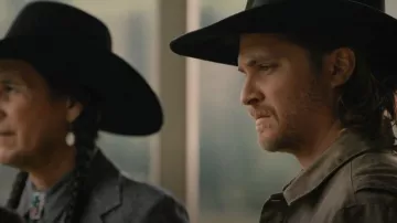 Freenote Cloth Waxed Rid­ers Jack­et worn by Kayce Dutton (Luke Grimes) as seen in Yellowstone (S05E03)