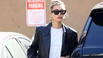 Blazer en cuir oversize porté par Hailey Baldwin à Beverly Hills en septembre 2019