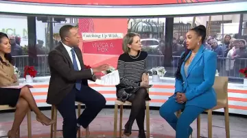Alex Perry Reed Pintuck Pantalon à jambes droites porté par Vivica A. Fox tel que vu dans Today on December 12, 2022