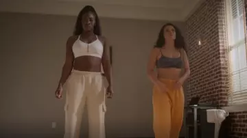 Nike In­dy Mesh In­spet Sorts Bra worn by Poppy Martinez (Kendra Oyesanya Willis) as seen in Step Up (S03E08)