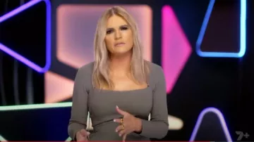 Jacquemus Esca Cutout Draped Woven Mini Dress porté par Sonia Kruger vu dans Big Brother Australie (S14E23)