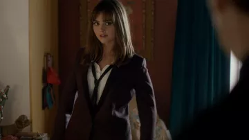 Le blazer Kooples avec revers de velours porté par Clara (Jenna Coleman) vu dans Doctor Who (S08E05)