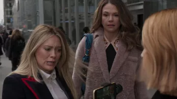 Chloe Scarf Strap porté par Liza Miller (Sutton Foster) vu dans Younger (S06E01)