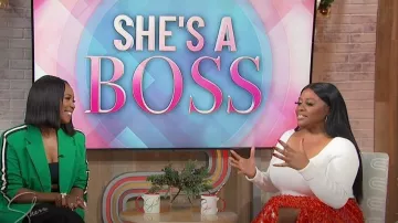 Suéter Reiss Emine Sweetheart usado por Sherri Shepherd como se ve en Sherri el 13 de diciembre de 2022