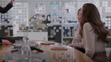 & Other Stories Stretch Cotton Pencil Skirt worn by Liza Miller (Sutton Foster) as seen in Younger (S06E03)