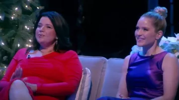 Ralph Lauren Satin Bow-Back Sleeveless Top usado por Sara Haines como se ve en The View el 12 de diciembre de 2022