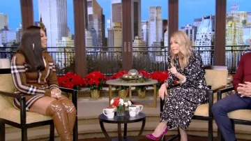Minifalda Burberry Kiandra Check Wool usada por Ashanti como se ve en LIVE with Kelly and Ryan el 13 de diciembre de 2022